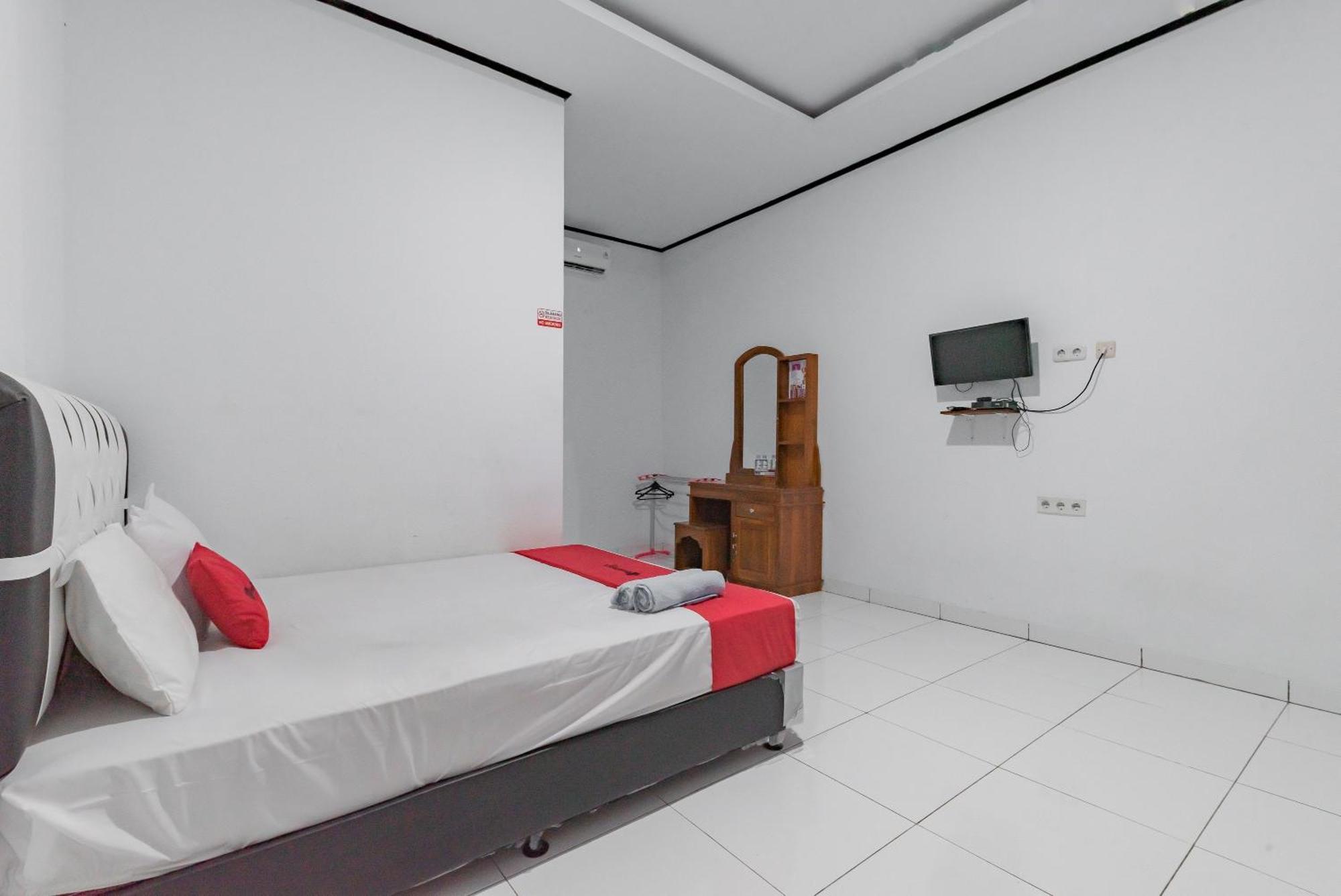 เรดดอร์ซ แอต จีโอพาร์ค ซิเลตูห์ ซูคาบูมิ Hotel Cilowa ภายนอก รูปภาพ
